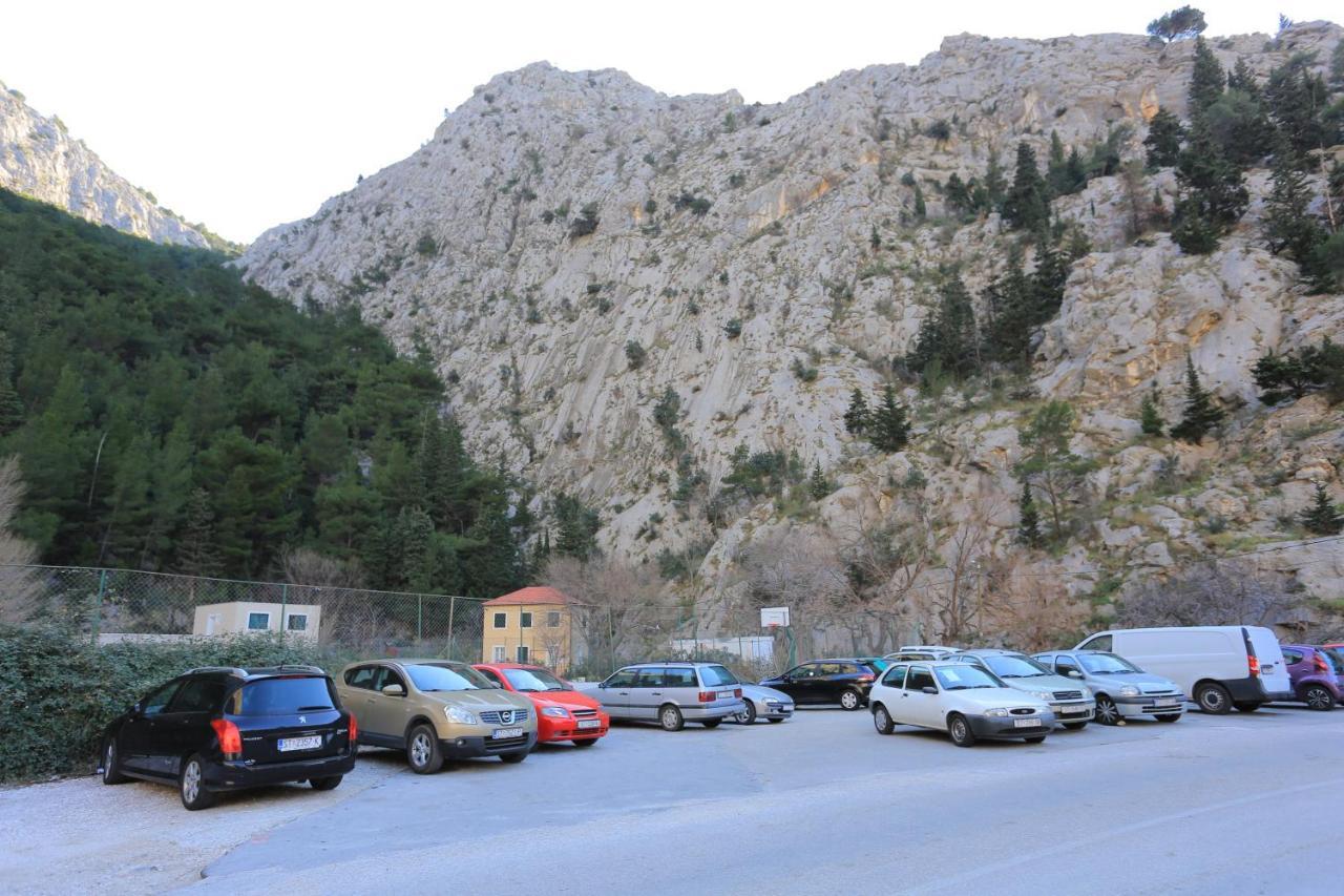 Apartments With A Parking Space Omis - 4327 Exteriér fotografie