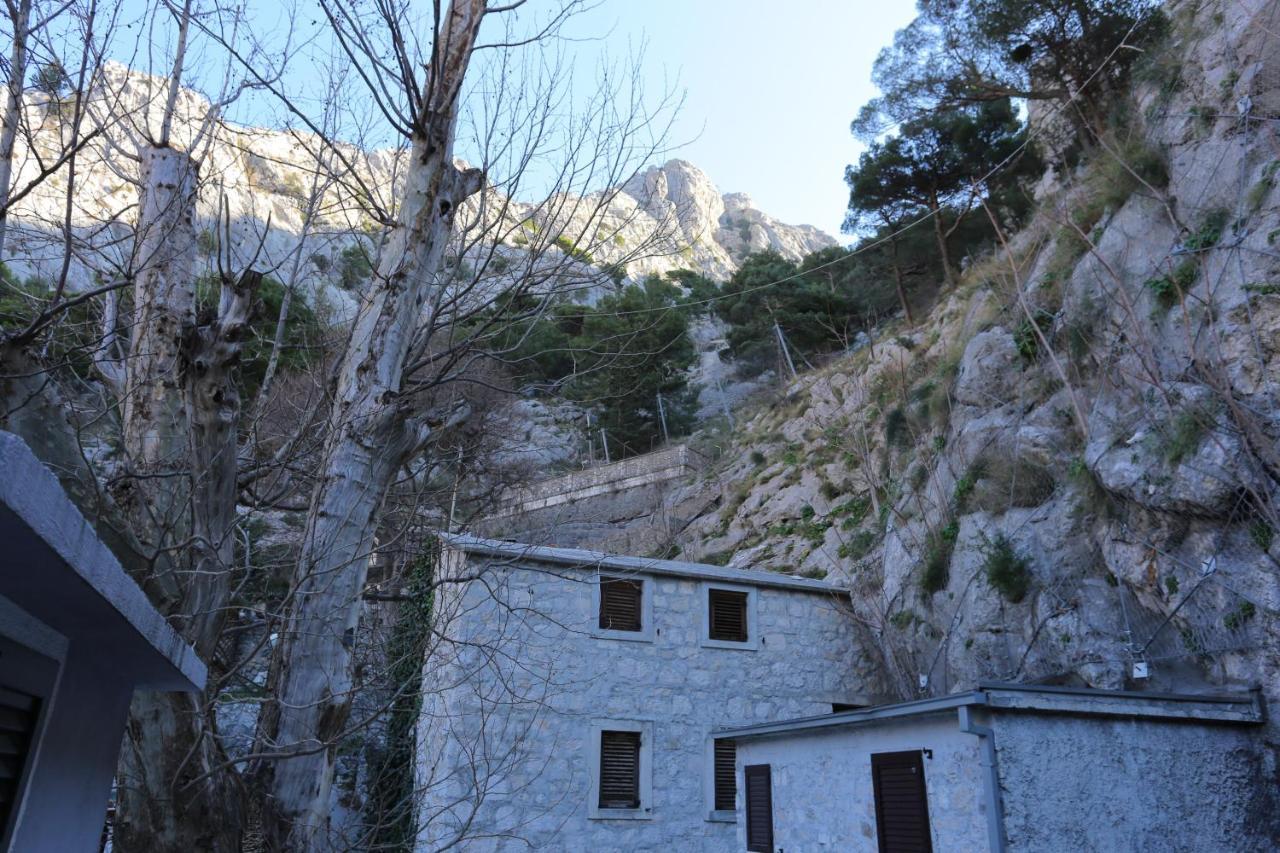 Apartments With A Parking Space Omis - 4327 Exteriér fotografie